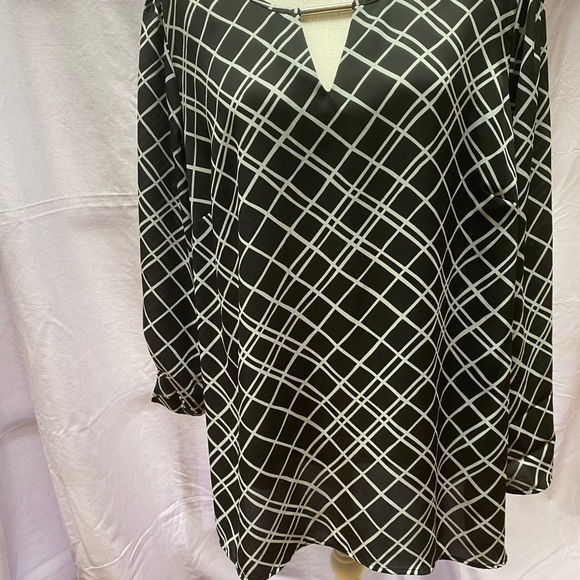 Black & White blouse - Picture 1 of 4